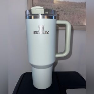 Stanley 40 oz H2.0 Flowstate Quencher in Serene Green - Hearth & Hand Magnolia